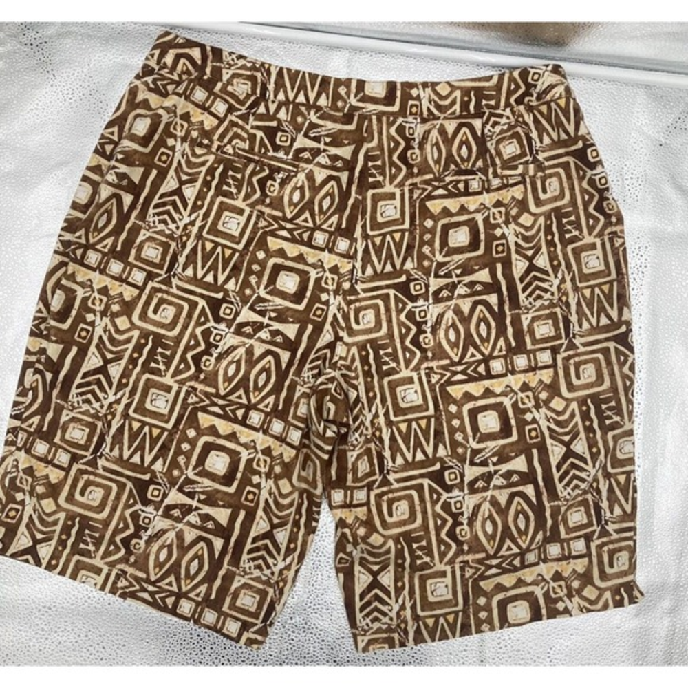 Chicos Bermuda Shorts‎ Size 2.5 Flat Front Stretch US 14 Missing Inside Button